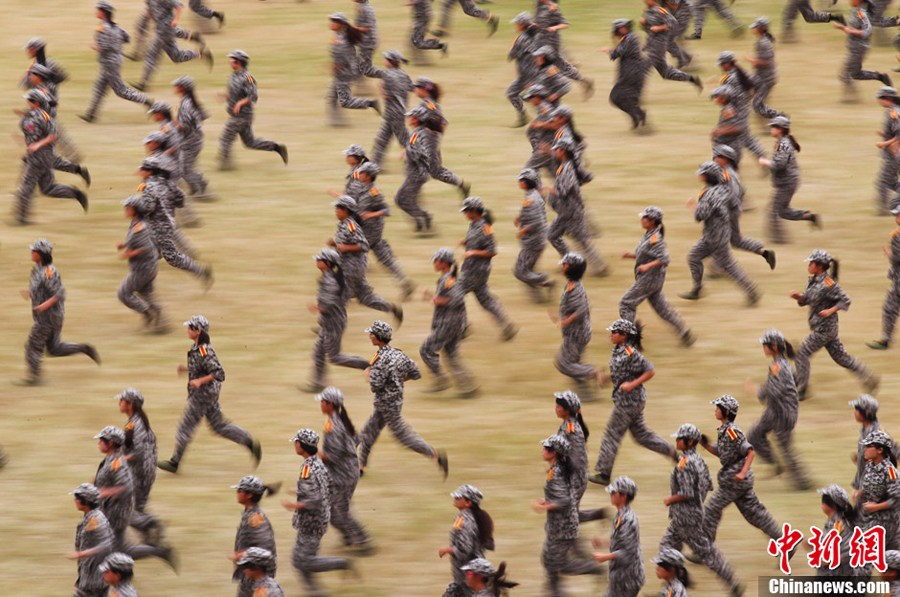 9月14日，大一新生在进行汇报表演。