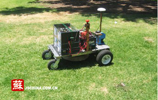 无人操控的“袖珍型”机器人割草机。