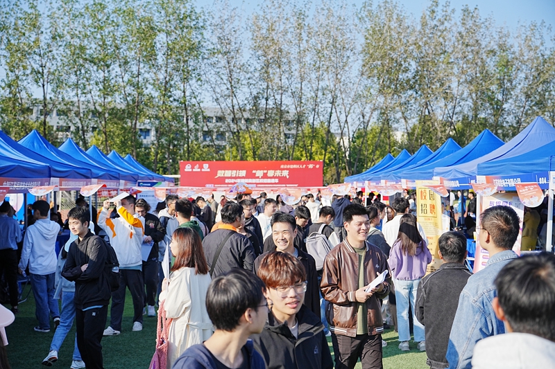 人才“邺”市走进南京邮电大学。韩正清摄