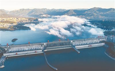 图为三峡大坝。 新华社发（郑家裕摄）