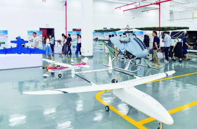 去年6月4日，2024年“高质量发展调研行”江苏主题采访活动走进浦口区南京民用无人驾驶航空试验区，感受围绕低空经济发展未来趋势和机遇前景、关键技术创新突破、应用场景拓展等领域的南京经验。图为南京长空科技研发的无人机。 南京日报/紫金山新闻记者 孙中元 摄