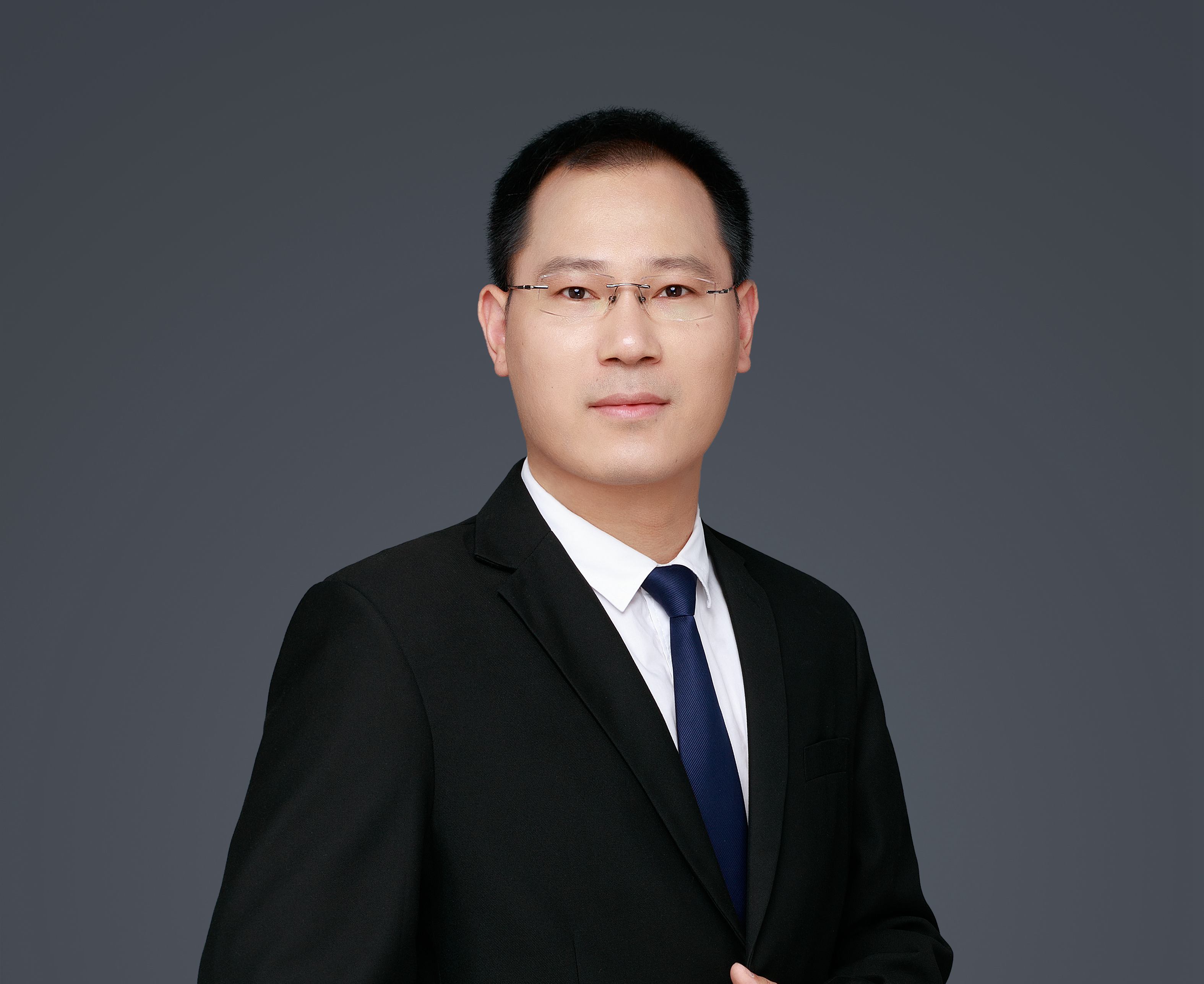 【寻访身边的榜样】科研求索孜孜无怠 培桃育李诲人不倦——记电子科学与工程学院副院长贺龙兵