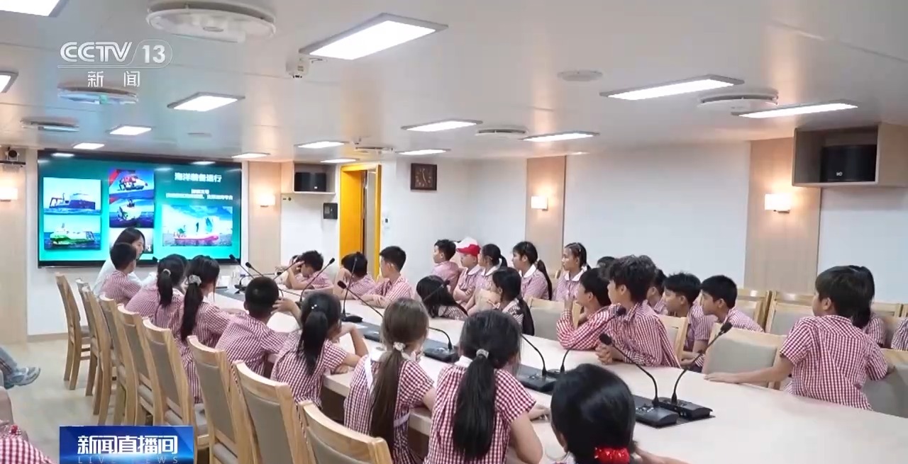 和机器狗赛跑、在科考船上课 这些中小学科学课太酷啦！