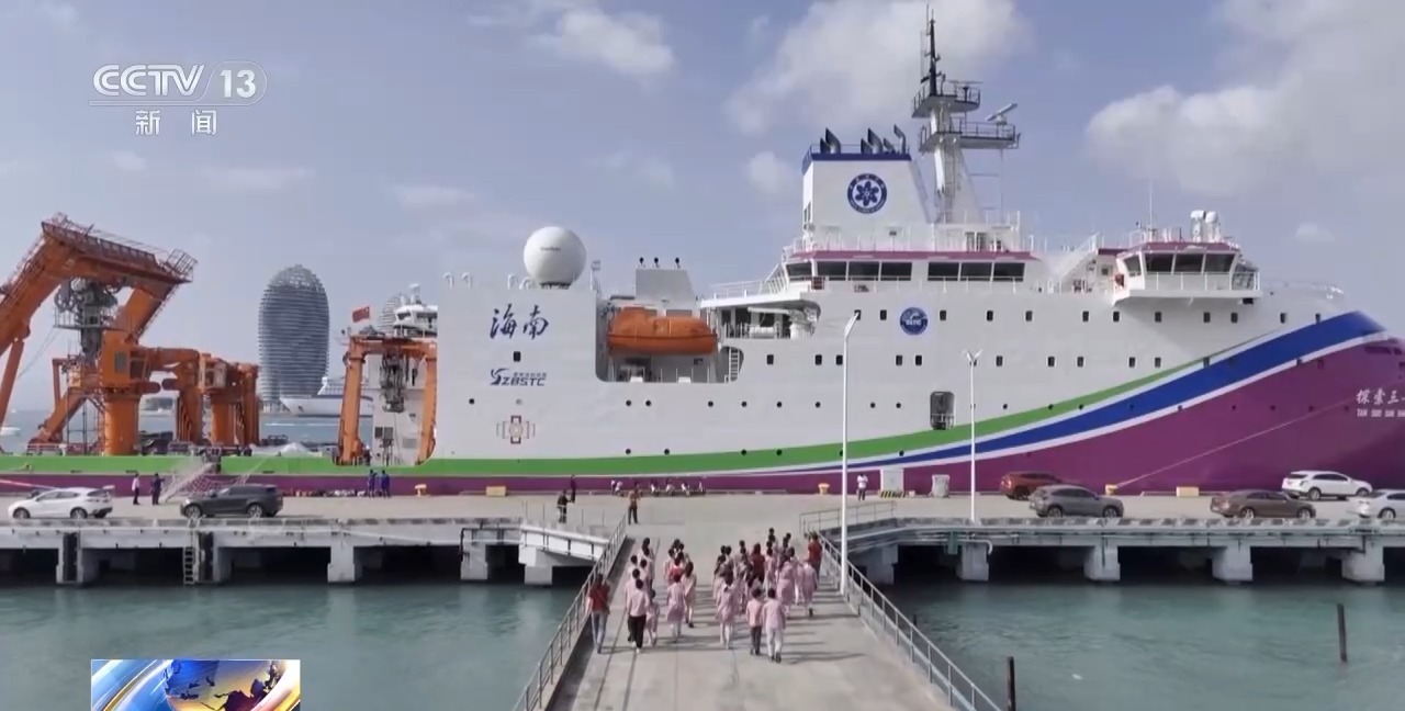 和机器狗赛跑、在科考船上课 这些中小学科学课太酷啦！