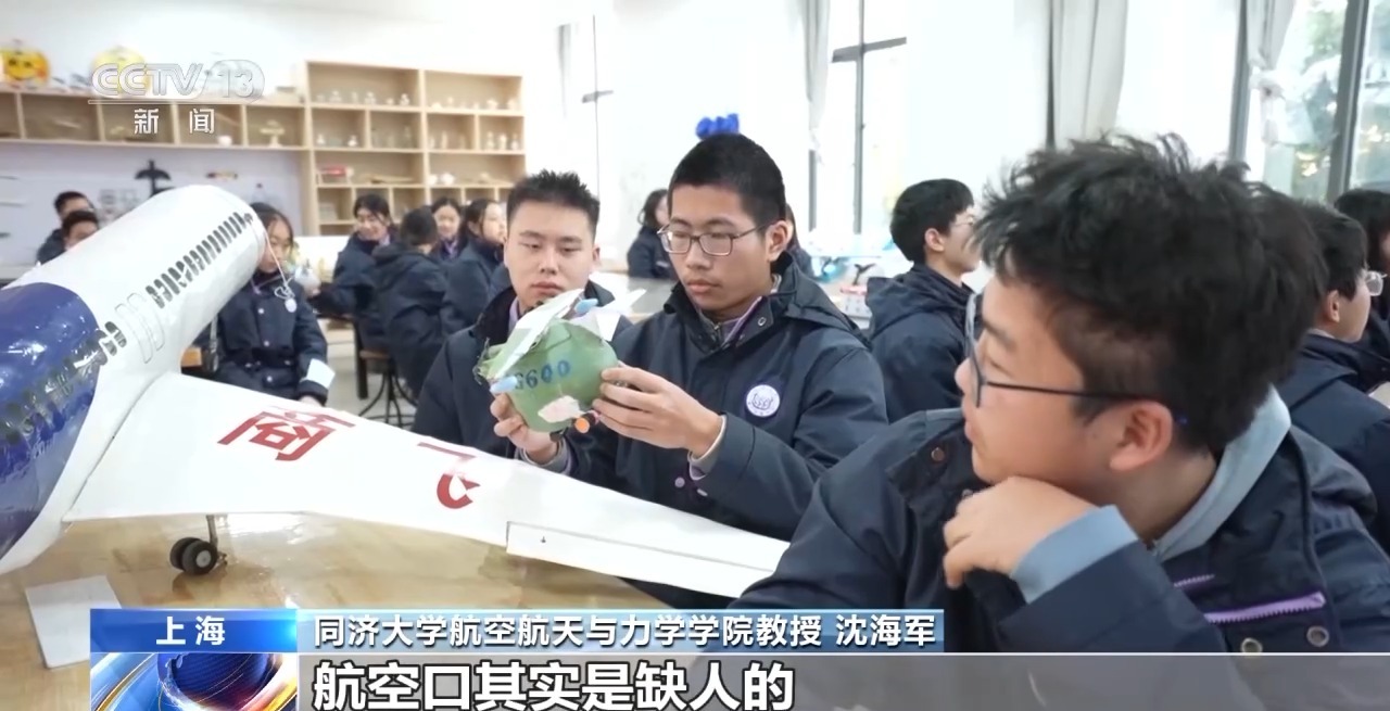 和机器狗赛跑、在科考船上课 这些中小学科学课太酷啦！