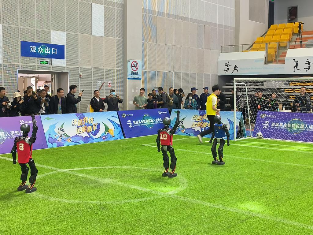 跑完“半马”还有运动会，机器人为啥都爱搞体育？