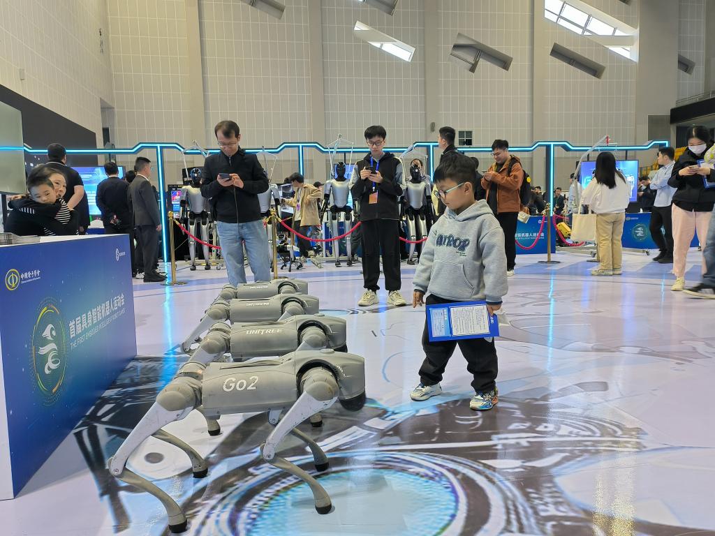 跑完“半马”还有运动会，机器人为啥都爱搞体育？