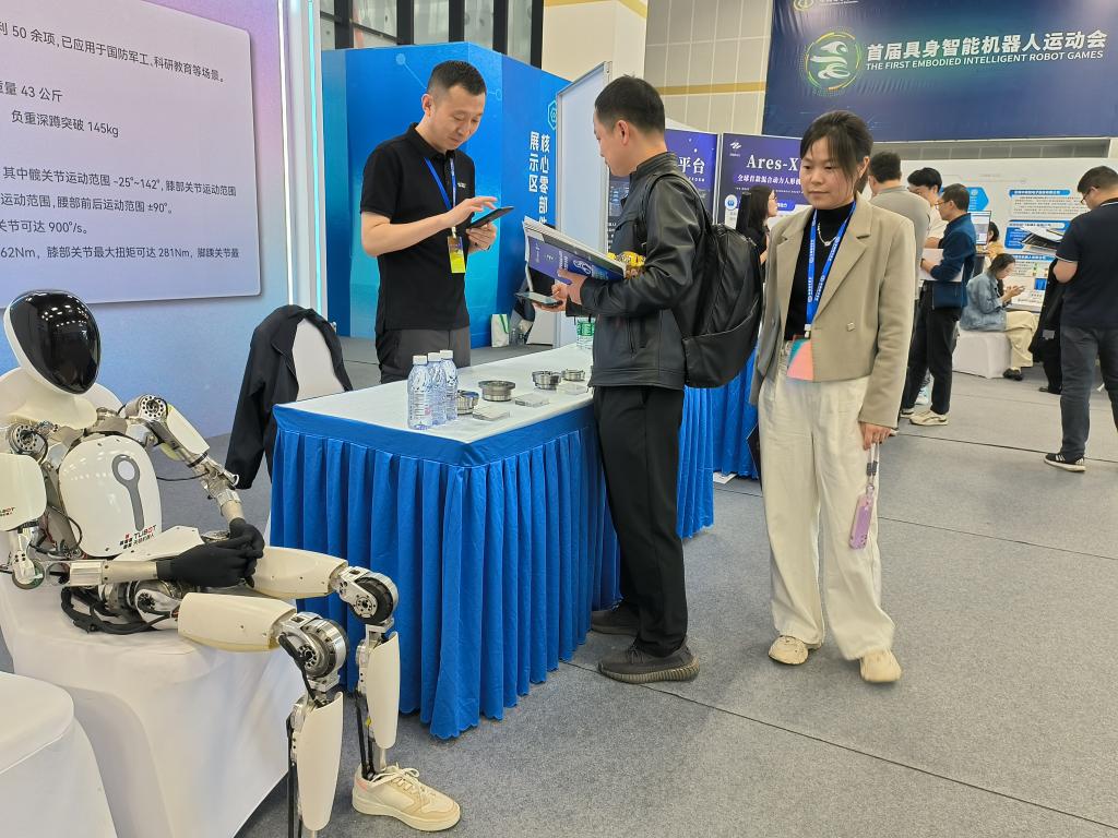 跑完“半马”还有运动会，机器人为啥都爱搞体育？