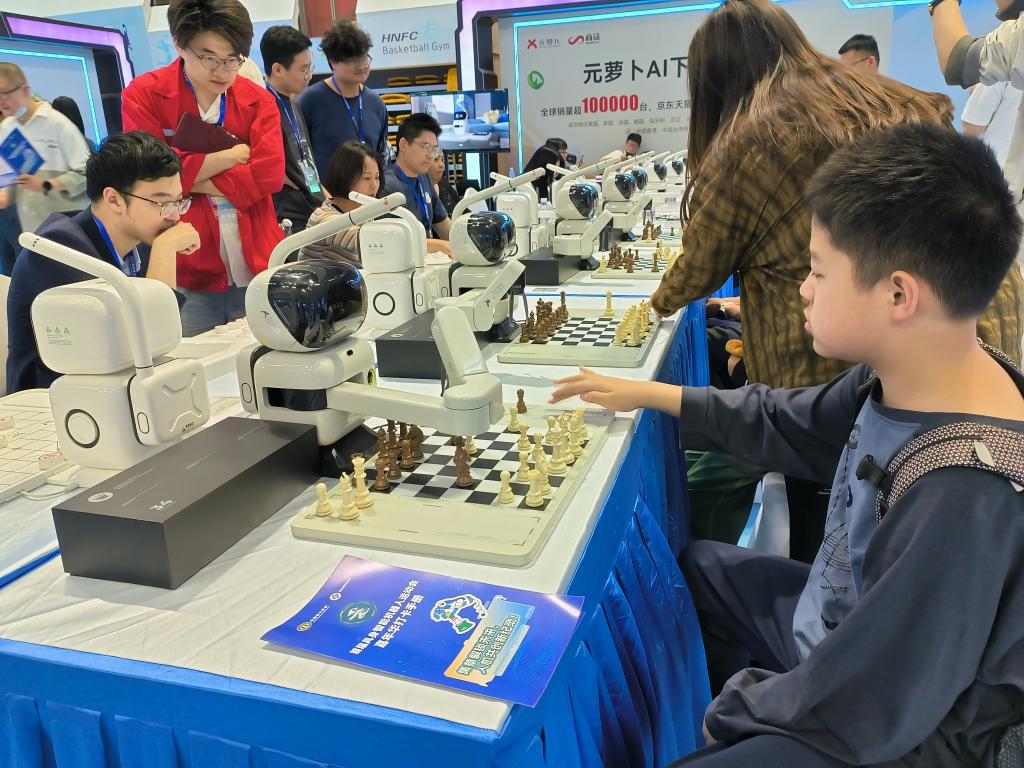 跑完“半马”还有运动会，机器人为啥都爱搞体育？