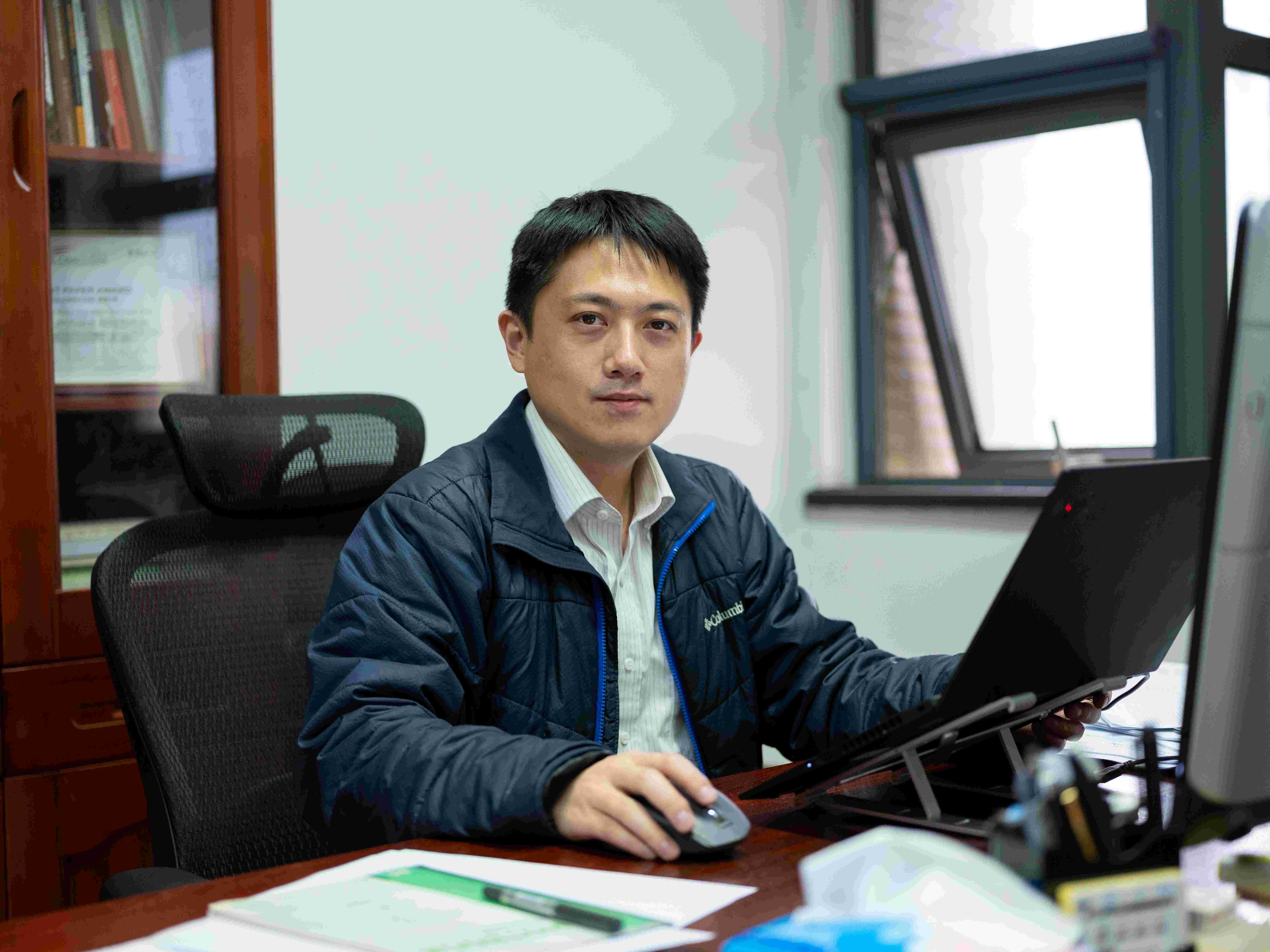 【寻访身边的榜样】静心尽力——记东南大学信息科学与工程学院青年教授许威