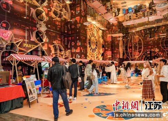 电影院变成游乐场、文创市集和艺术空间。南京江宁开发区供图