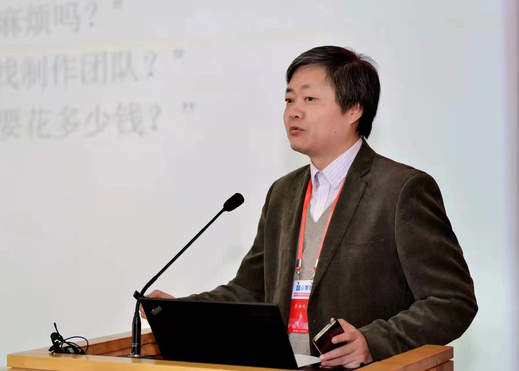 以你为镜：平凡相伴里的微光——记东南大学杰出教学奖获得者、信息科学与工程学院孟桥教授